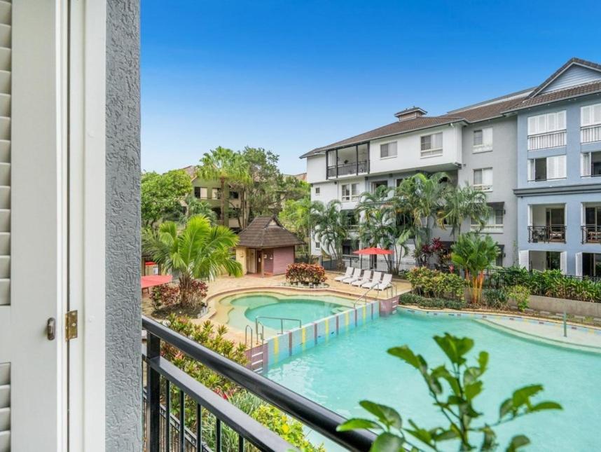 Luxury 2Bed 2Bath Poolview Apartment With Lift And 4Pools Cairns Exterior photo