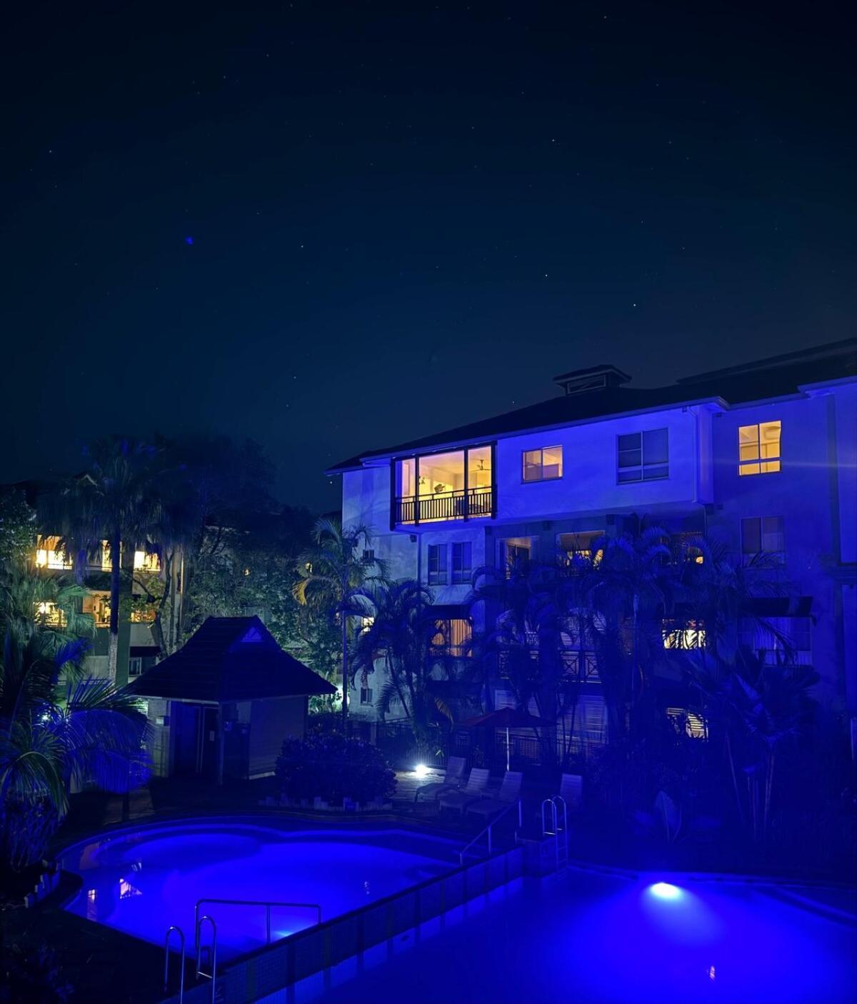 Luxury 2Bed 2Bath Poolview Apartment With Lift And 4Pools Cairns Exterior photo